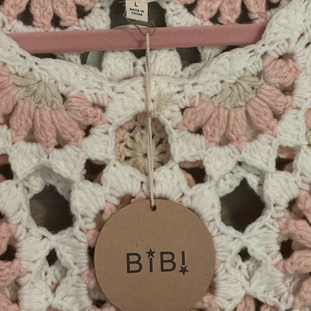NWT BiBi Pink and White Crochet Floral Top! SZ Large - Picture 2 of 7